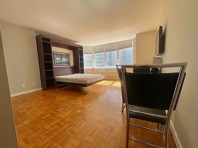 500 W 43rd St #24D — Photo 2