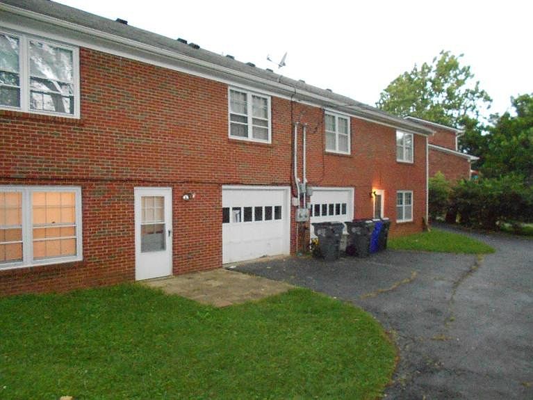 2nd image of 221 Medlock Rd #223