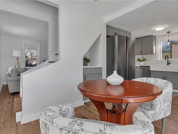 5th image of 10 Booth Ave E