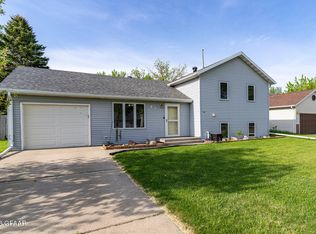 430 Burdick Ct, Grand Forks, ND 58203