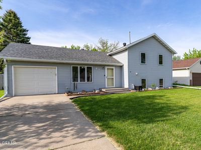 430 Burdick Ct, Grand Forks, ND, 58203