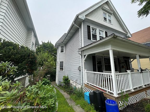 3rd image of 1035 Quincy Ave
