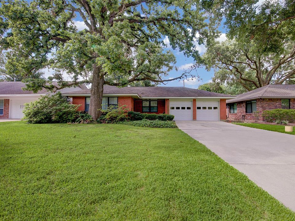 1st image of 2207 Viking Dr