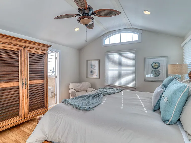 119 N Belmont Ave — Photo 16