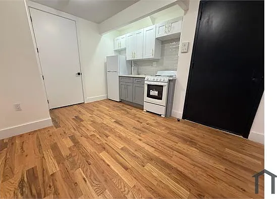 709 E 213th St #1A — Photo 2