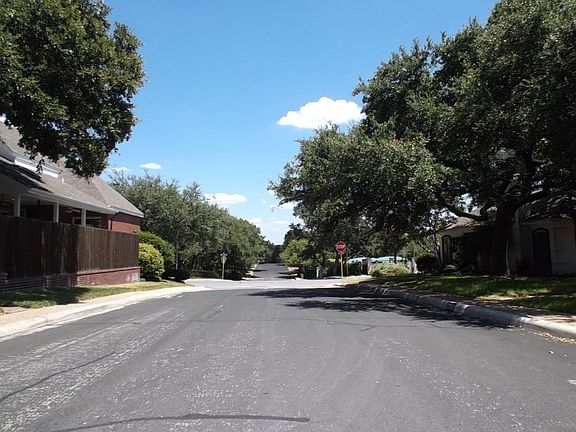 5th image of 1703 Eagle Point