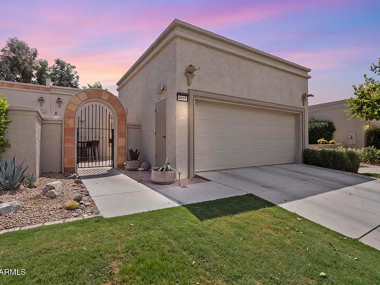8479 N 84th Pl — Photo 3