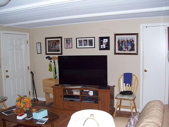 4th image of 2 Sycamore Dr