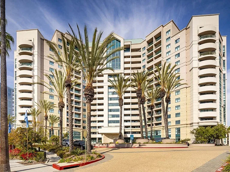 Towers at Costa Verde Apartments — Photo 40