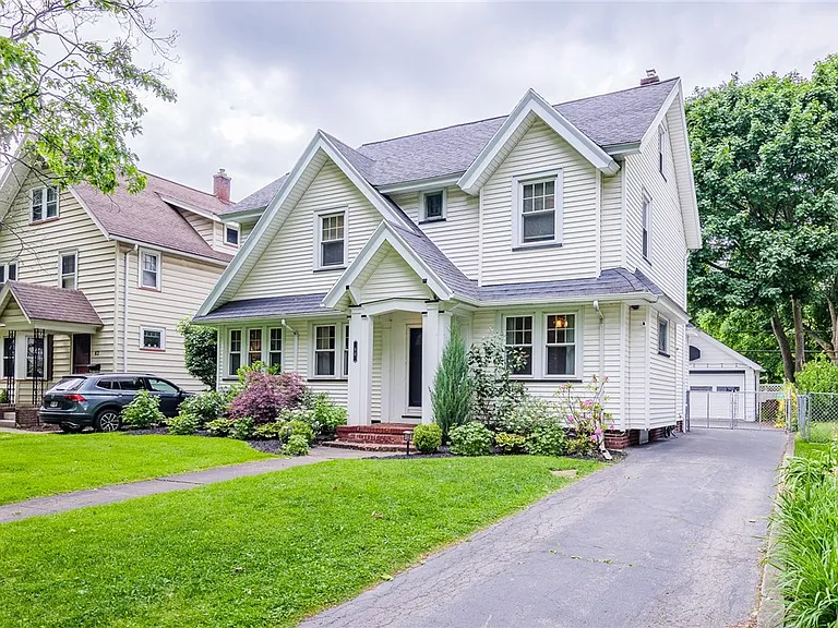 90 Elmcroft Rd — Photo 3