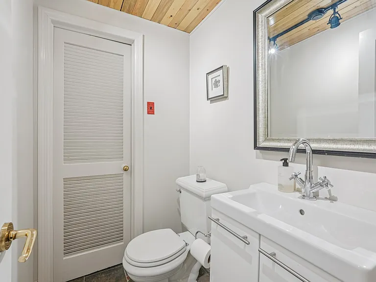 9 Oakwood Ave — Photo 21