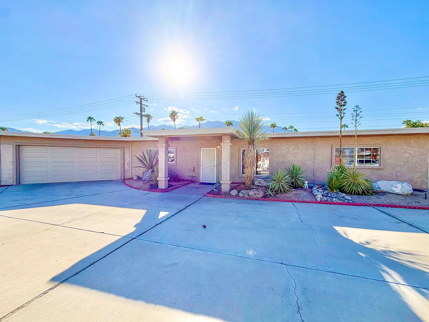 Available Now! 4 Bedroom 2 Bathroom Pool Home In Palm Springs! — Photo 1