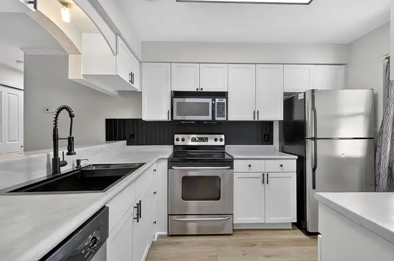 2 bed, 2.0 bath, 901 sqft, $1,745 — Photo 4