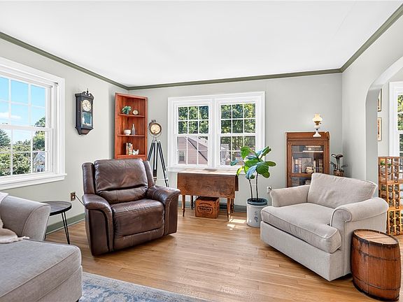 4th image of 720 Summit St