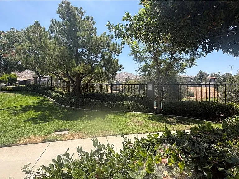 26049 Iris Ave #C — Photo 4
