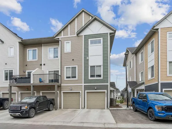 284 E Canals Xing SW, Airdrie, AB T4B 4L3