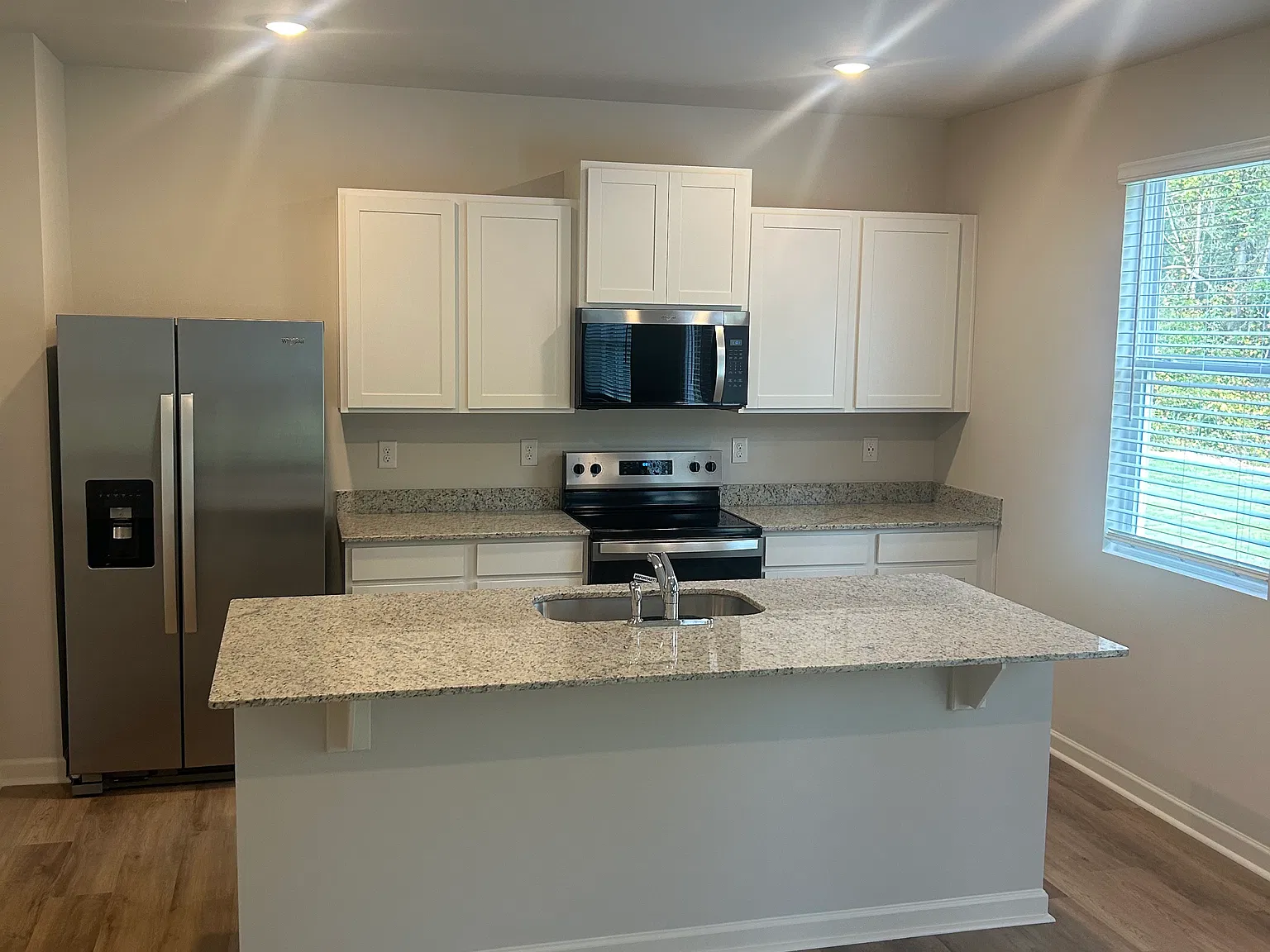 4 bed, 2.5 bath, 1991 sqft, $2,350 — Photo 2