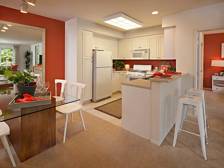 Serrano Apartment Homes — Photo 12