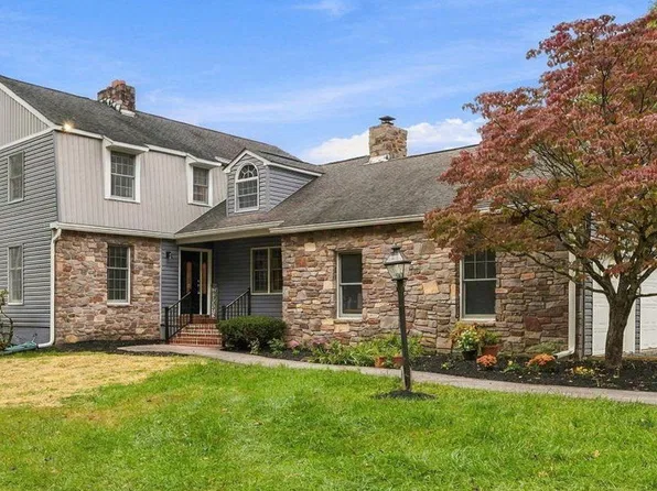 309 Park Dr W, Kintnersville, PA 18930