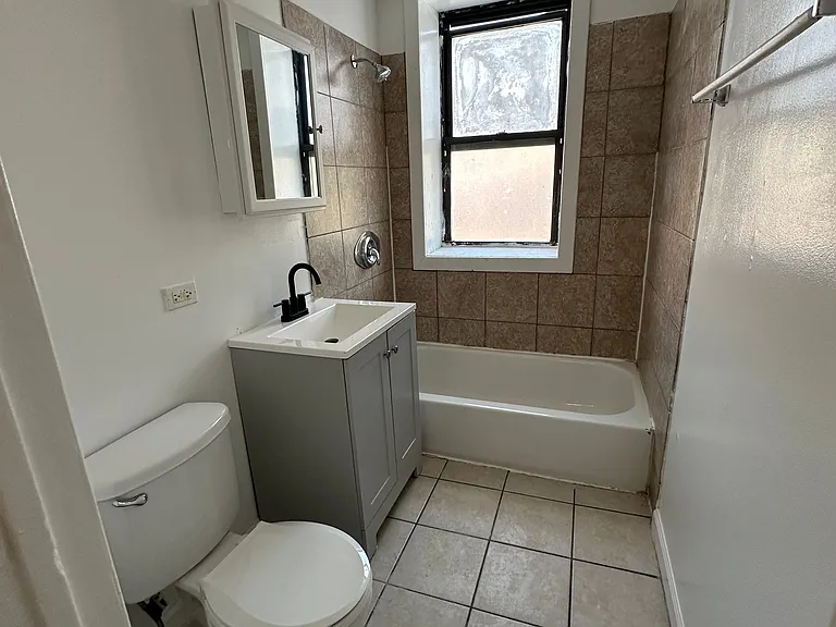 2200 S Marshall Blvd #1N — Photo 6