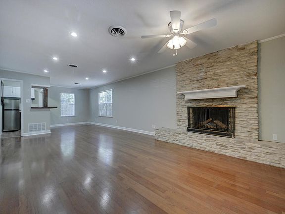 4th image of 8102 Briarwood Ln