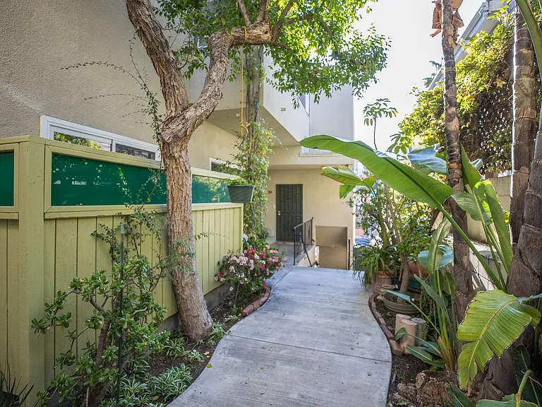 10381 Almayo Ave #3 — Photo 2