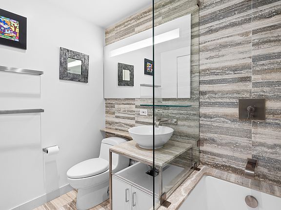 5th image of 322 W 57th St APT 33L