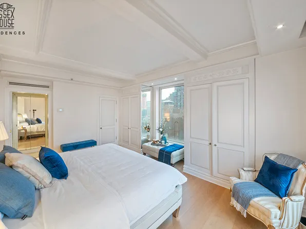 160 Central Park South image 12 of 14