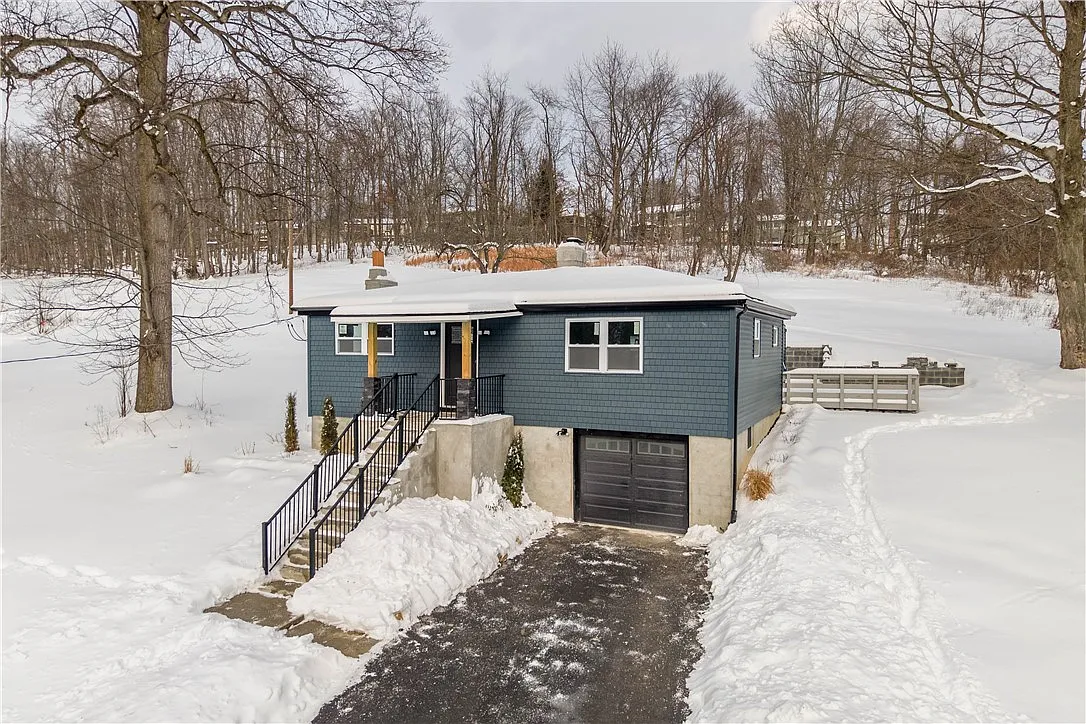 933 Boyce Rd photo 1