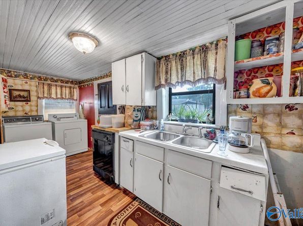 307 Larkin St, Scottsboro, AL 35768