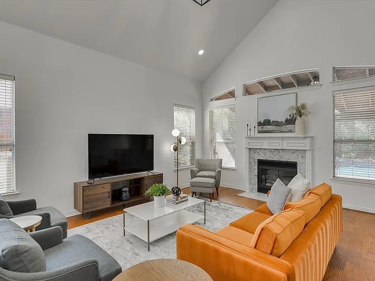 2410 Shorewood Ct — Photo 6