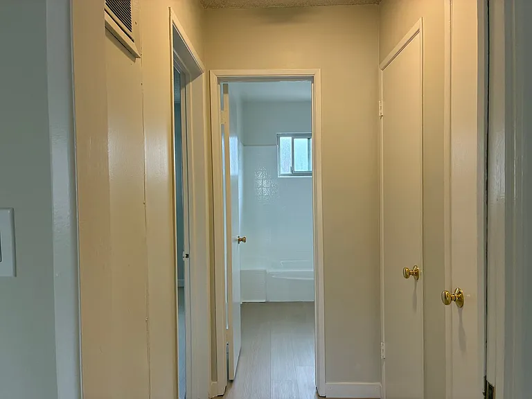 319 N Kenwood St — Photo 9