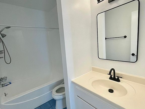 3rd image of 18307 Burbank Blvd Unit 132