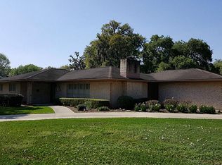 102 Paradise Valley Dr, West Columbia, TX 77486
