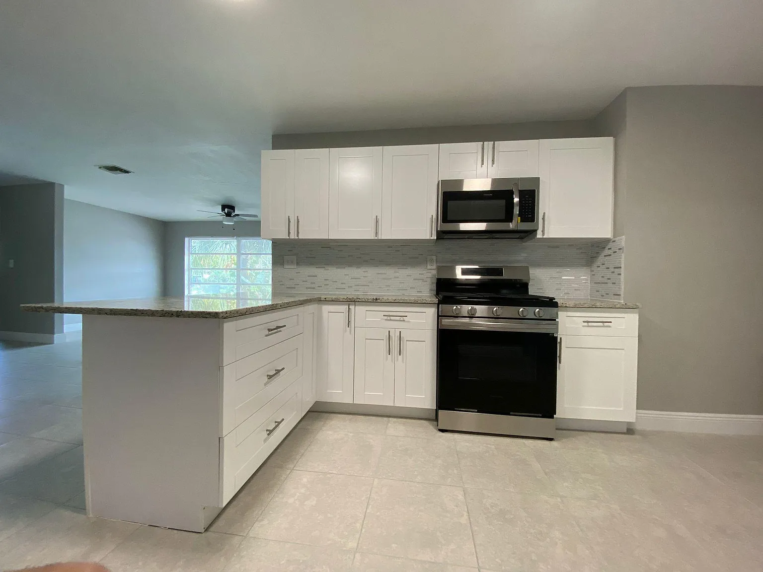 5 bed, 2.0 bath, 1620 sqft, $3,500 — Photo 4