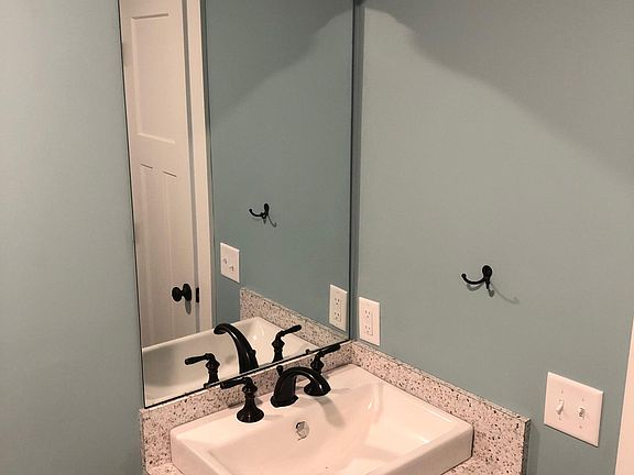 5th image of 912 E Portage Ave