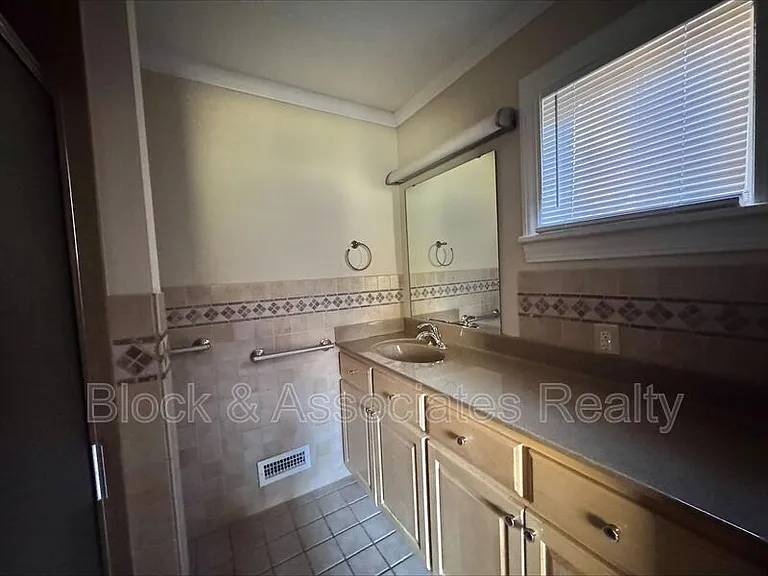 711 N Fayetteville St — Photo 8