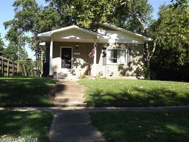 1st image of 2223 Wood St