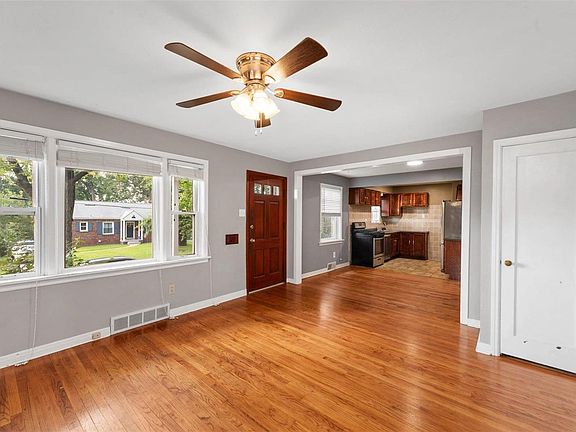 3rd image of 1040 N Castello St