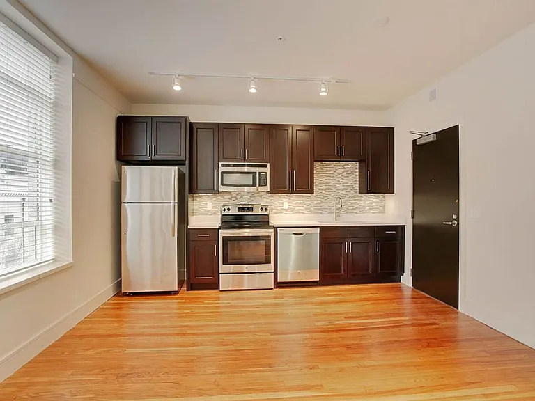 The Howard Luxury Apartments — Photo 45