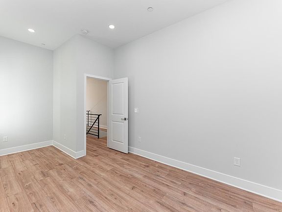 4th image of 2933 Salmon St Floor 1