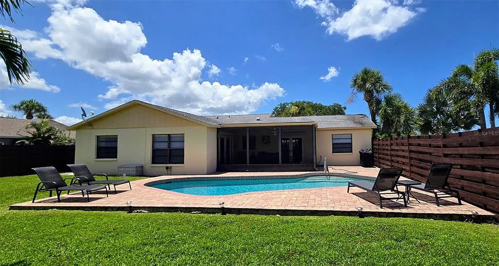 3 bed, 2.0 bath, 1444 sqft, $4,500 — Photo 3