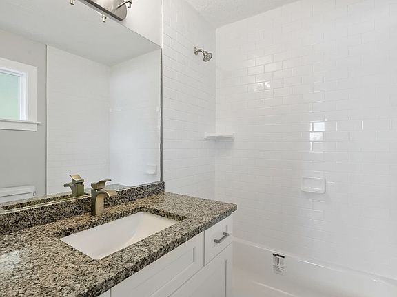 4th image of 2200 E Castle Hill Ave