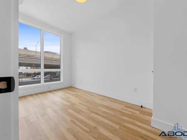 511 Meeker Avenue image 1 of 9