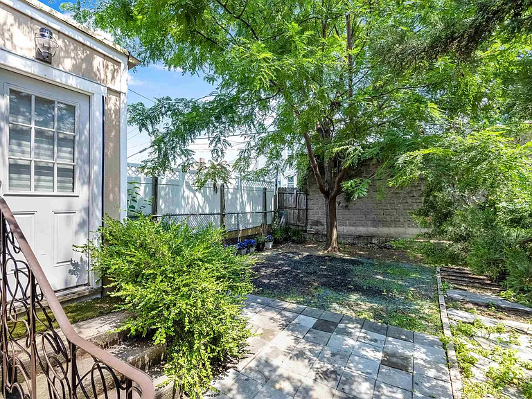 258 Woodlawn Ave — Photo 25