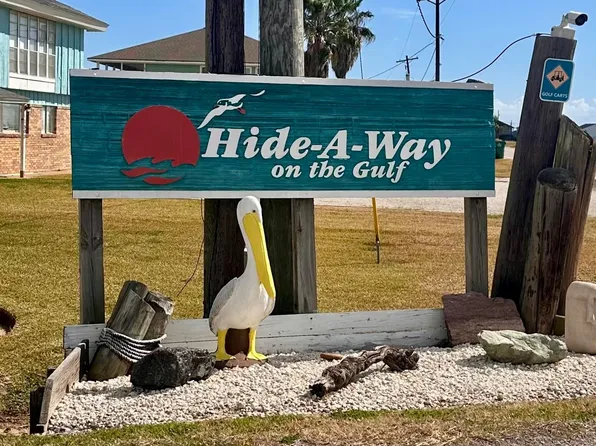 119 Crows Nest Rd, Freeport, TX 77541