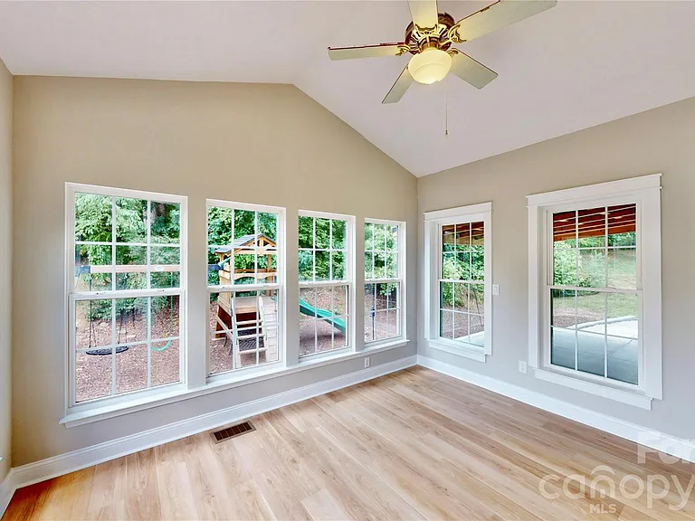 107 Stonemason Ct — Photo 6