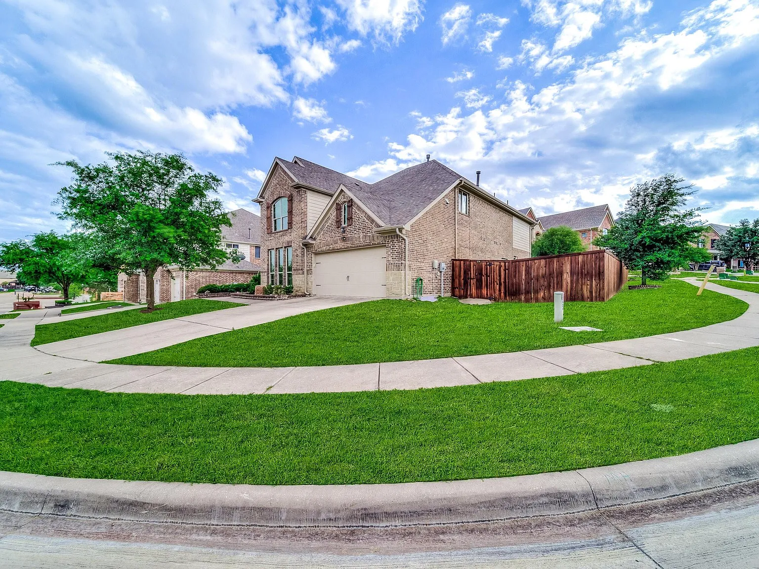 4 bed, 3.5 bath, 3645 sqft, $3,400 — Photo 2