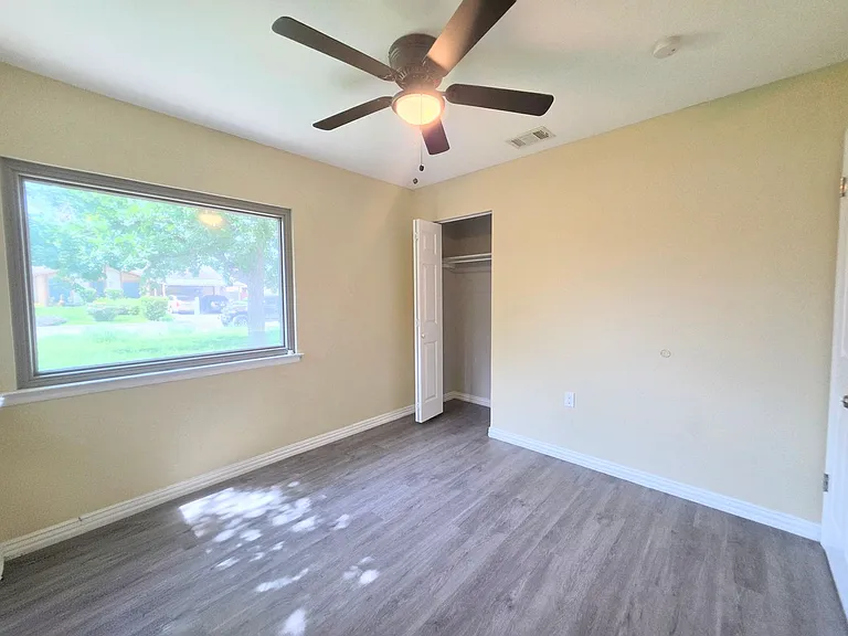 5931 Autumn Lake — Photo 21