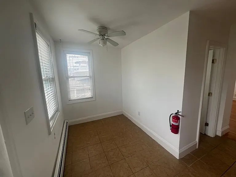 24 Bay Ave — Photo 6